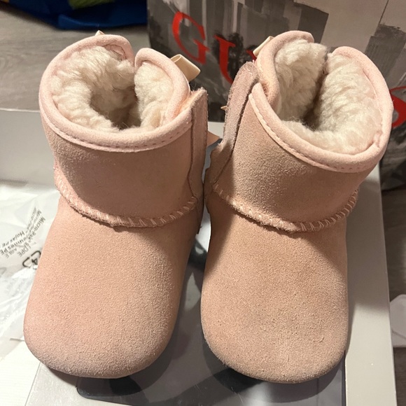 Baby Pink UGG 6 month boots JESSE BOW II Kids - Picture 2 of 4